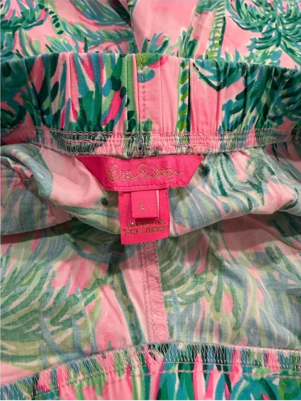 Lilly Pulitzer ocean view shorts. Size large. EUC - Picture 3 of 4